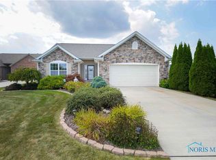 26427 Stillwater Dr, Perrysburg, OH 43551