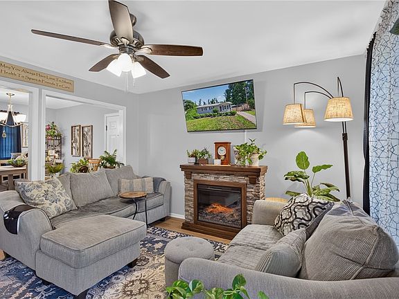 3rd image of 116 Oak Ridge Cir
