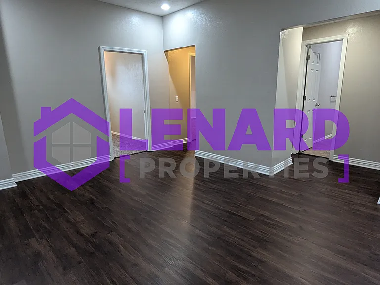 2406 Colton — Photo 11