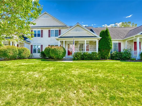 135 Deseyn Dr, Canandaigua, NY 14424