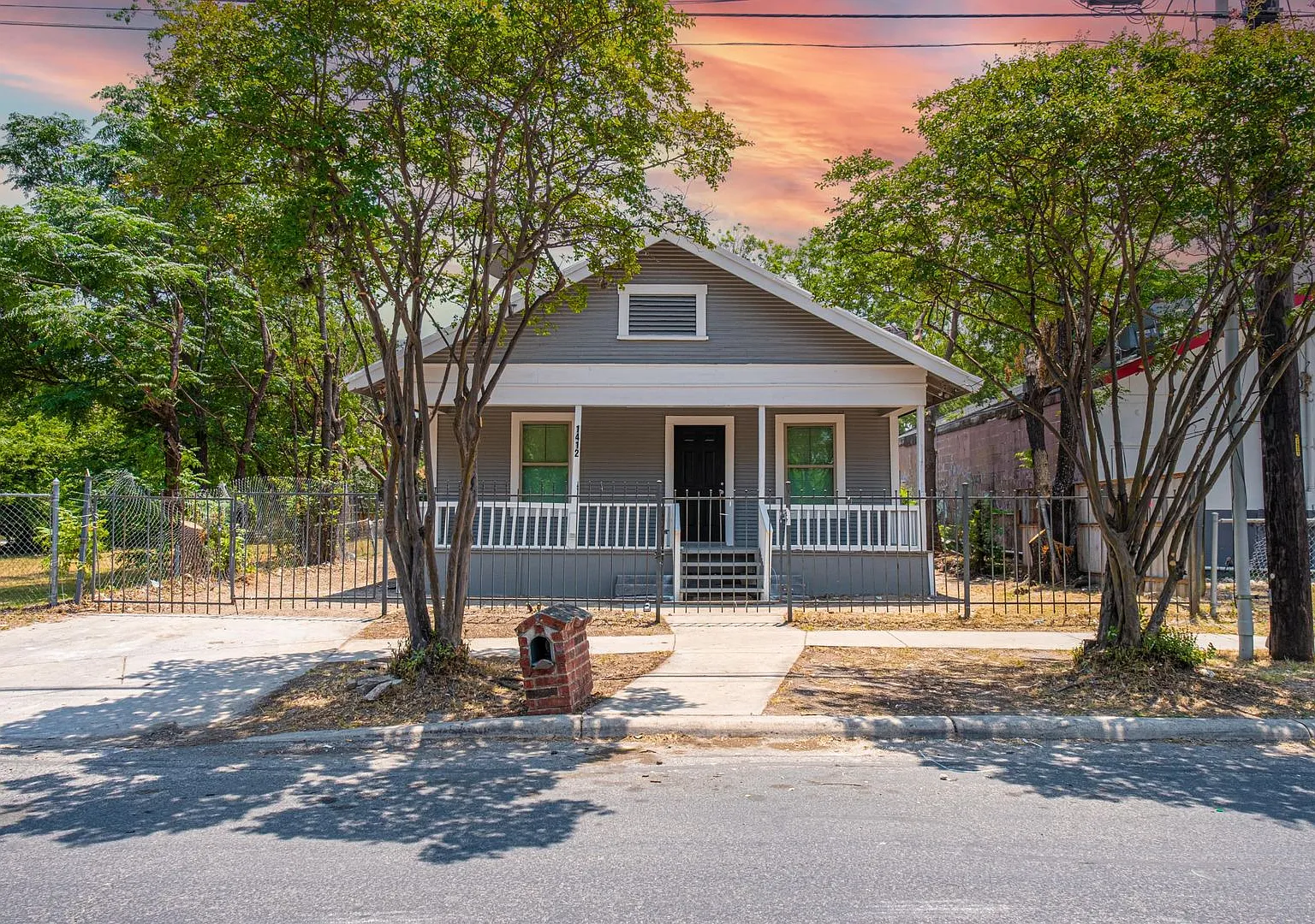 Charming and Modern Living Near Downtown San Antonio — Photo 1