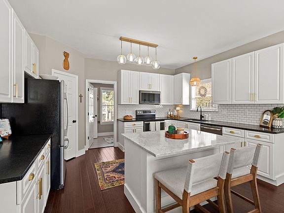 4th image of 1365 Black River Dr