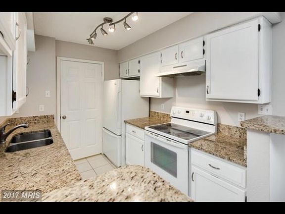3rd image of 1504 Lincoln Way APT 225