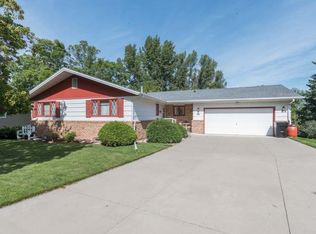 426 Saturn Dr, Bismarck, ND 58503