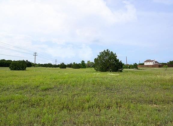 4th image of 105 Christine Ln