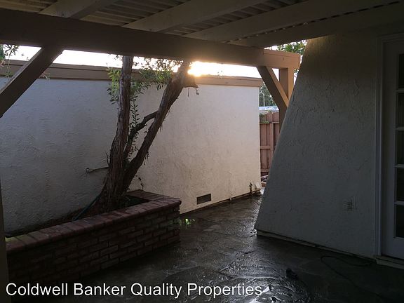 5th image of 4132 Lake Harbor Ln