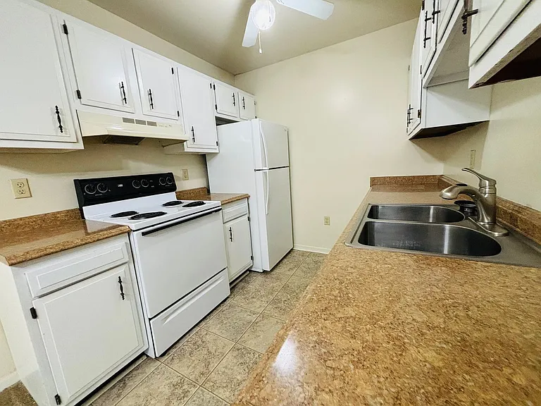 1741 Donlee Dr — Photo 3