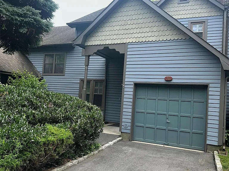 10 Adams Ct — Photo 2