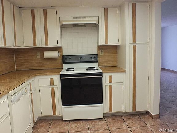 3rd image of 8101 Byron Ave APT 211