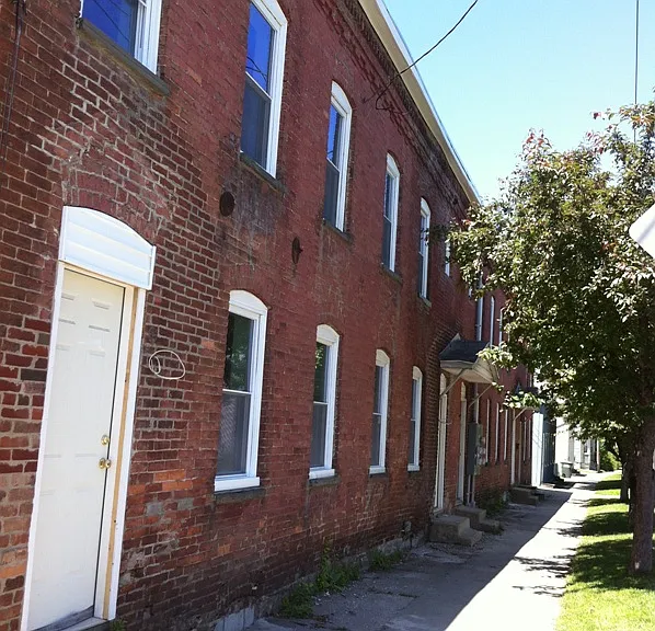Columbia St — Photo 14