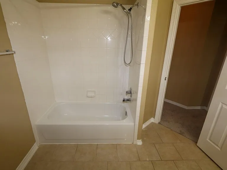 7102 Spring Run Ln — Photo 24