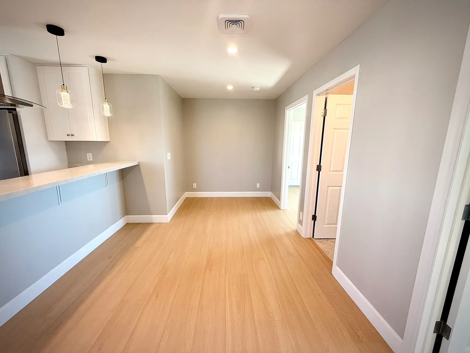 2 bed, 800 sqft, $3,000 — Photo 4