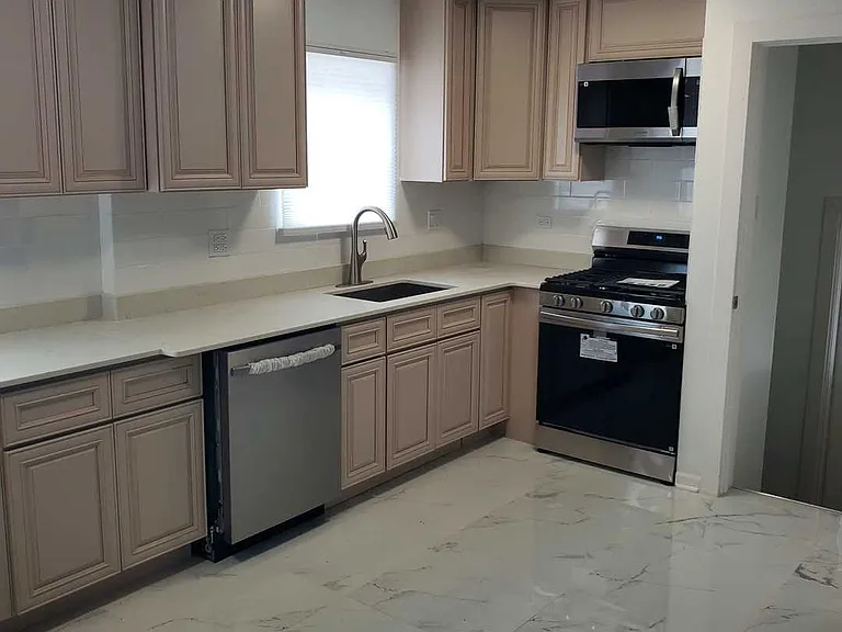 9224 Sproat Ave — Photo 3