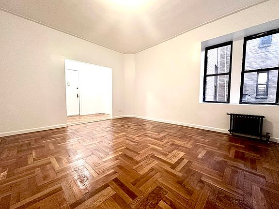 3rd image of 92 Pinehurst Ave APT 3F
