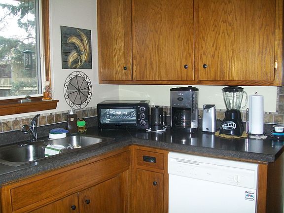 5th image of 100 Imperial Dr W APT 402
