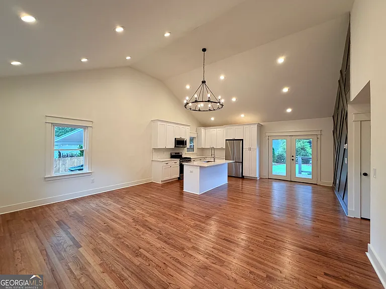 3300 Ridgecrest Rd SE — Photo 2