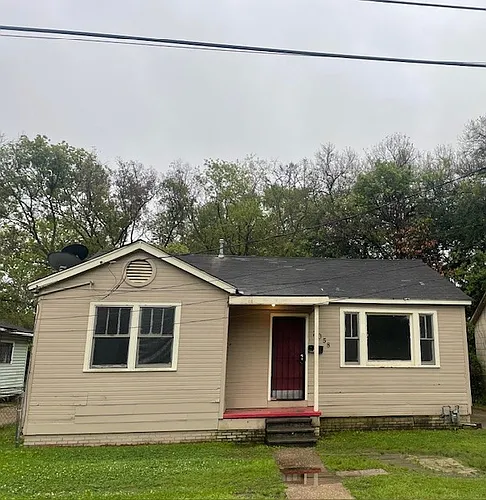 3058 Seneca St Photo 1