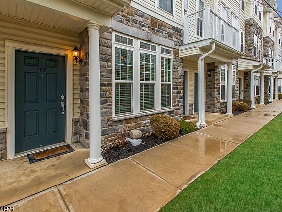 2nd image of 17 Wisteria Ln