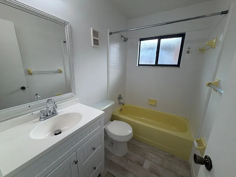 3005 E Jefferson St — Photo 11
