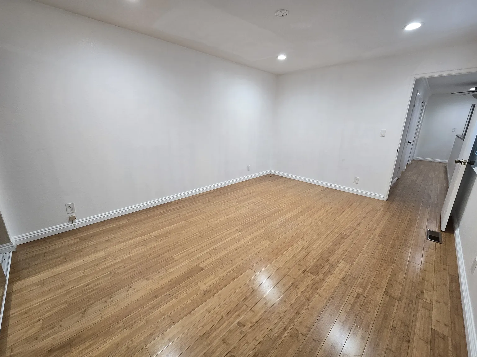 3 bed, 2.5 bath, 1988 sqft, $4,300 — Photo 3