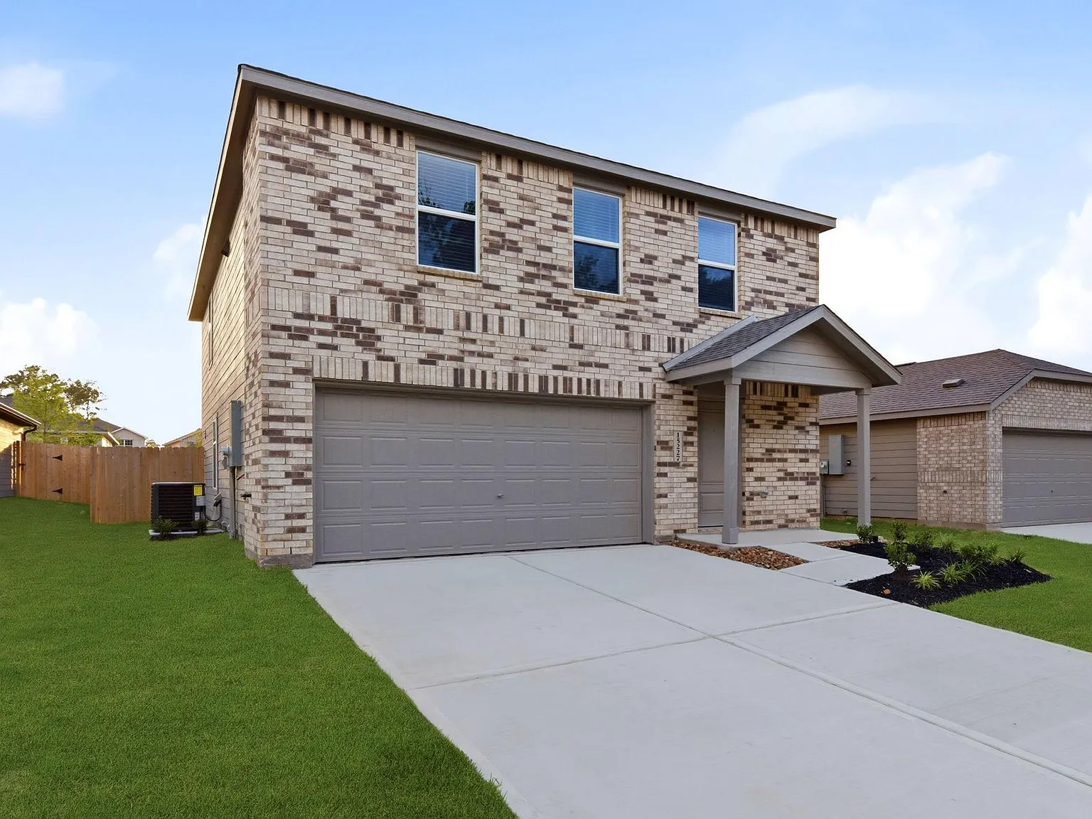 4 bed, 2.5 bath, 1979 sqft, $1,800 — Photo 2