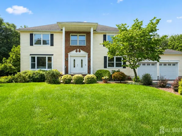 24 Van Hise Ct, East Brunswick, NJ 08816