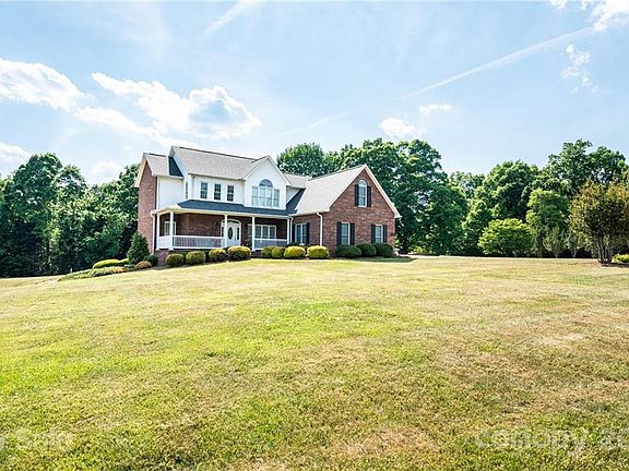 3rd image of 1338 Willow Creek Dr