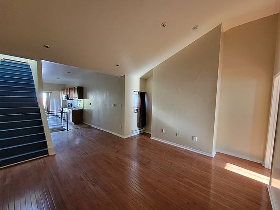 2nd image of 537 Washington Ave Floor 3