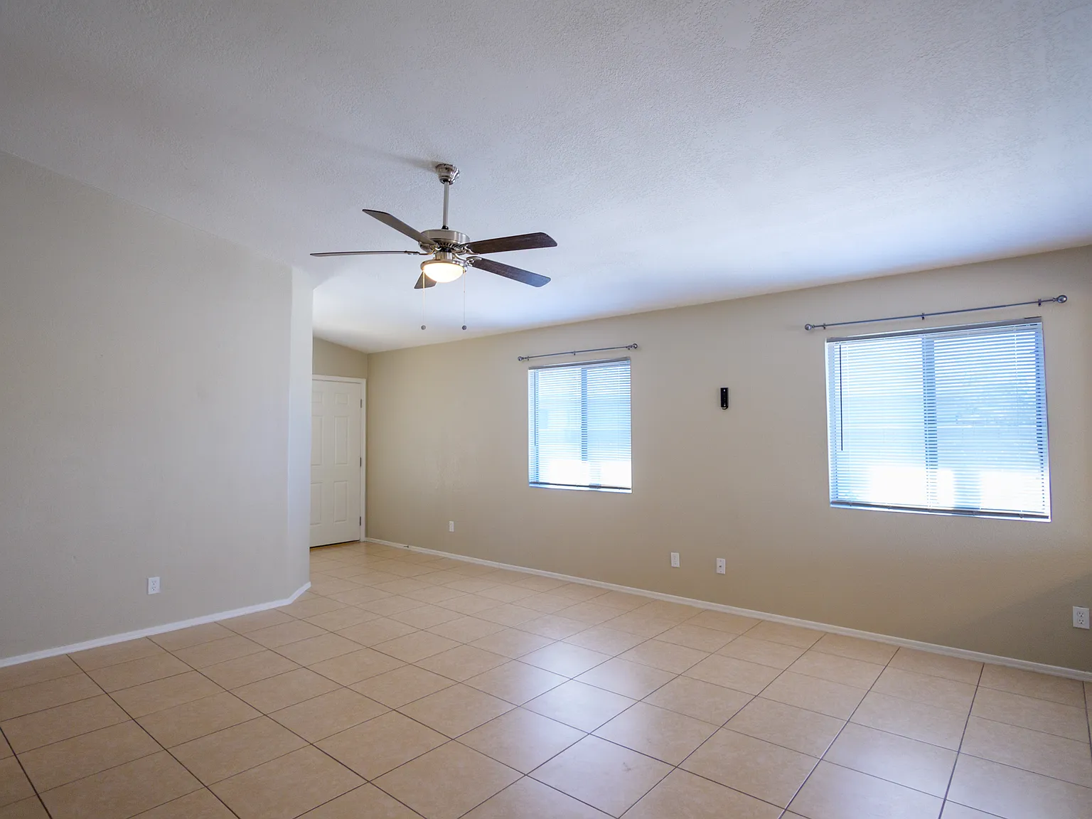 3 bed, 1304 sqft, $1,825 — Photo 3