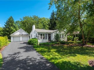 110 Fernwood Rd, Chagrin Falls, OH 44022