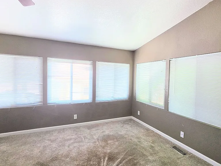 39805 Newport Rd — Photo 14