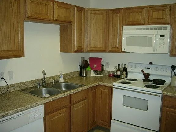 5th image of 874 Sierra Vista Way #7