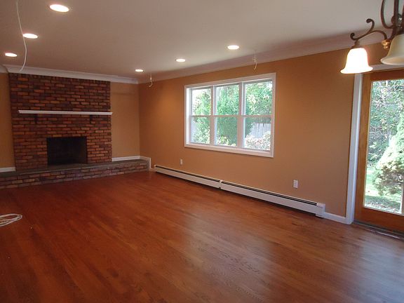 4th image of 26 W Zoranne Dr