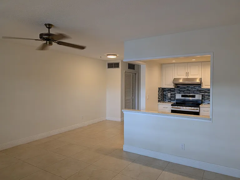 5203 NE 24th Ter #B211 — Photo 7