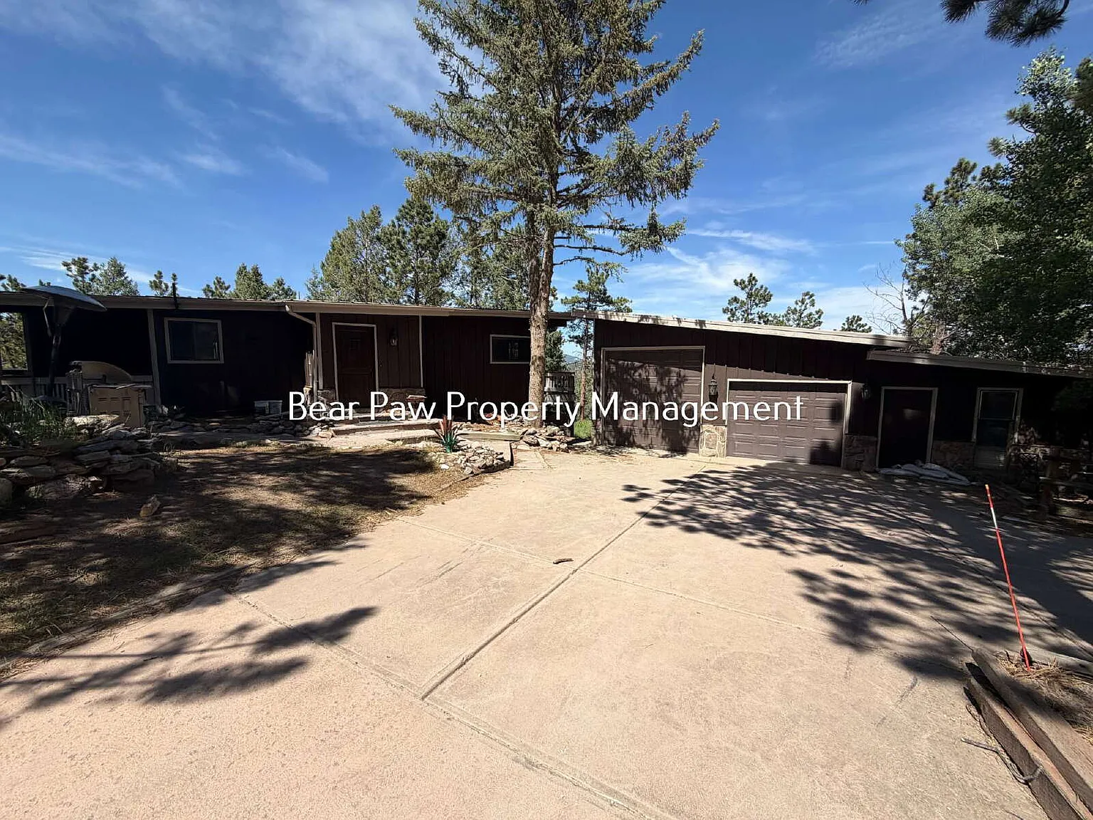 3 bed, 2.0 bath, 2400 sqft, $3,000 — Photo 3