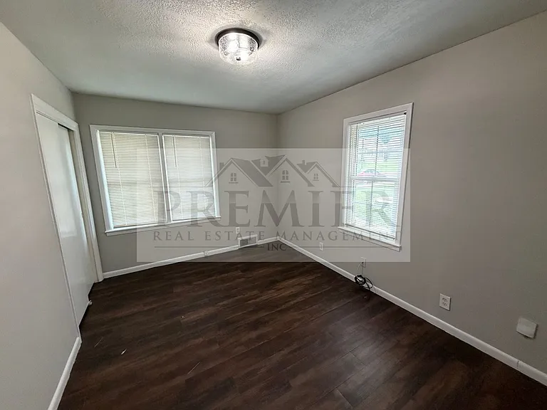 1316 N Main St unit A, Independence MO 64050// Ranch Style Duplex// 2 Beds 1 bath// Rent: $1200 D... — Photo 13