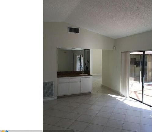 4th image of 4913 NW 64th Ter