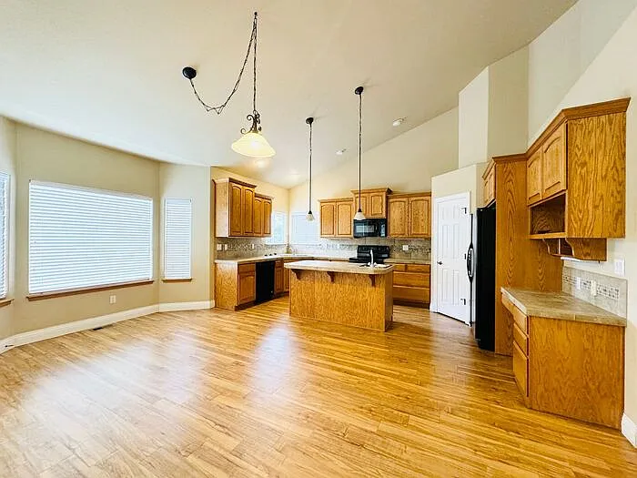 4960 Hornbeam Ct — Photo 8