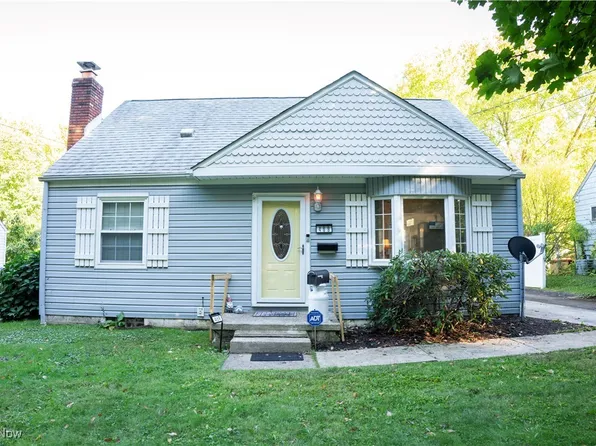 469 Malacca St, Akron, OH 44305