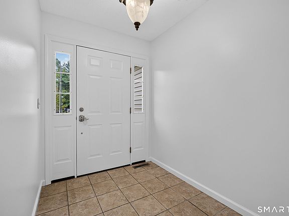 5th image of 1137 Ridgewood Road