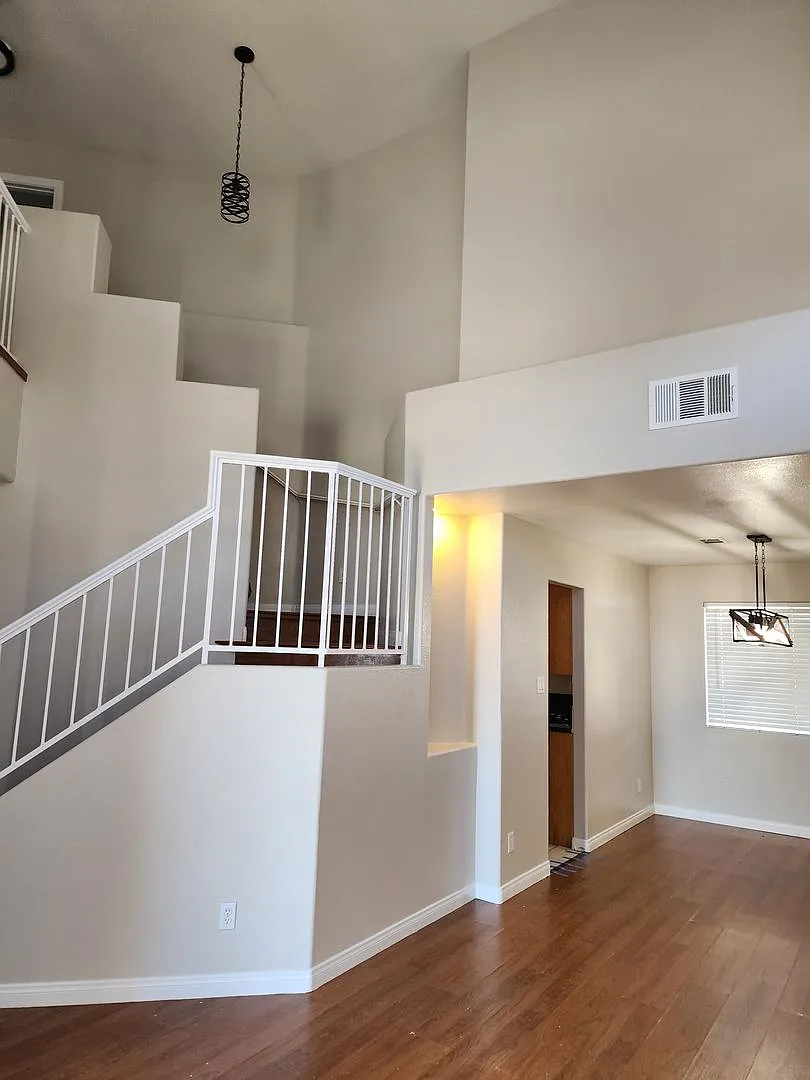4 Bedroom, 3 bath, RV parking Separate yard home — Photo 2