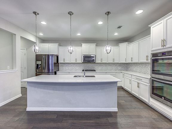 5th image of 2401 Olivia Ln