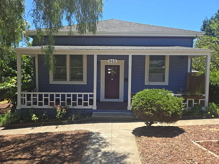 945 York St — Photo 1