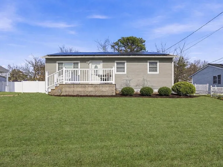 28 Bucknell Dr — Photo 1