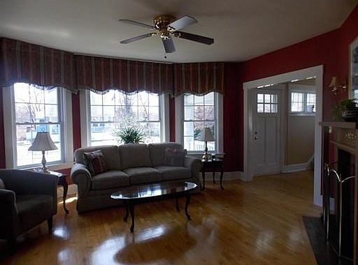 4th image of 303 North St