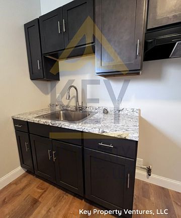 5th image of 1016 Lake Ave #2