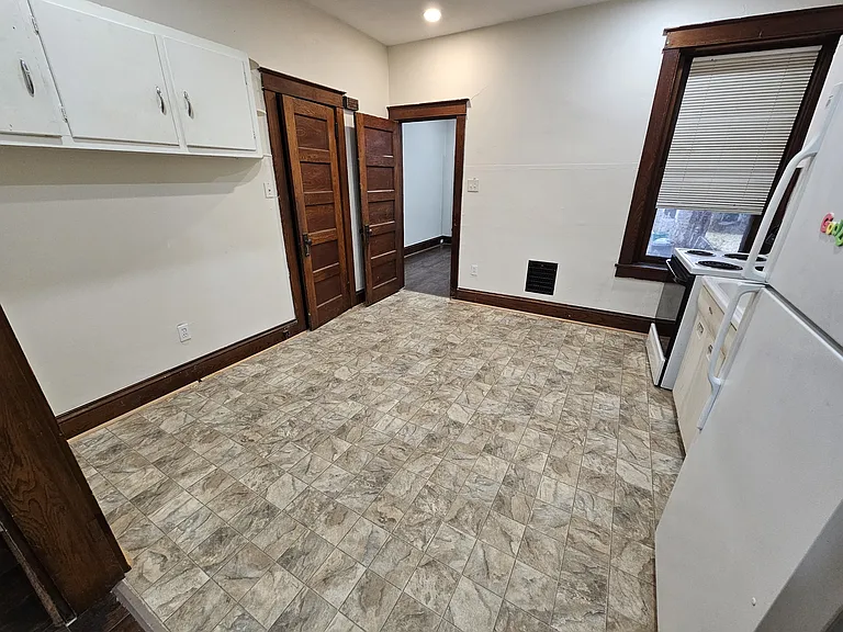 335 N Pine St #1 — Photo 4