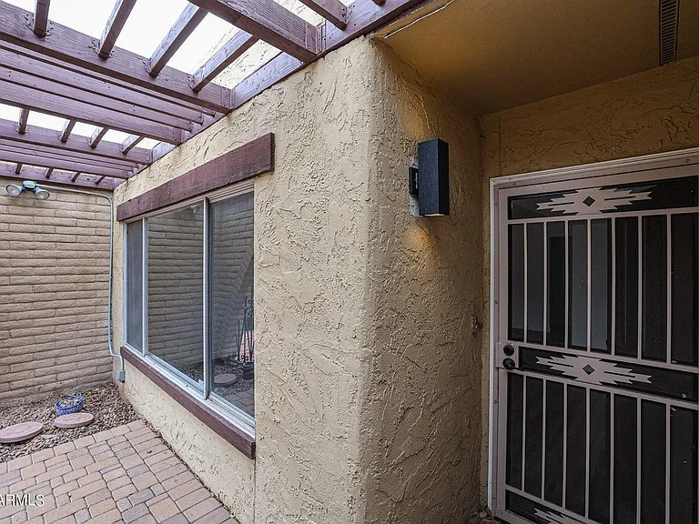 1803 W Maryland Ave — Photo 43