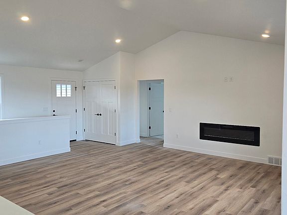 3rd image of W6846 McAllister Cir