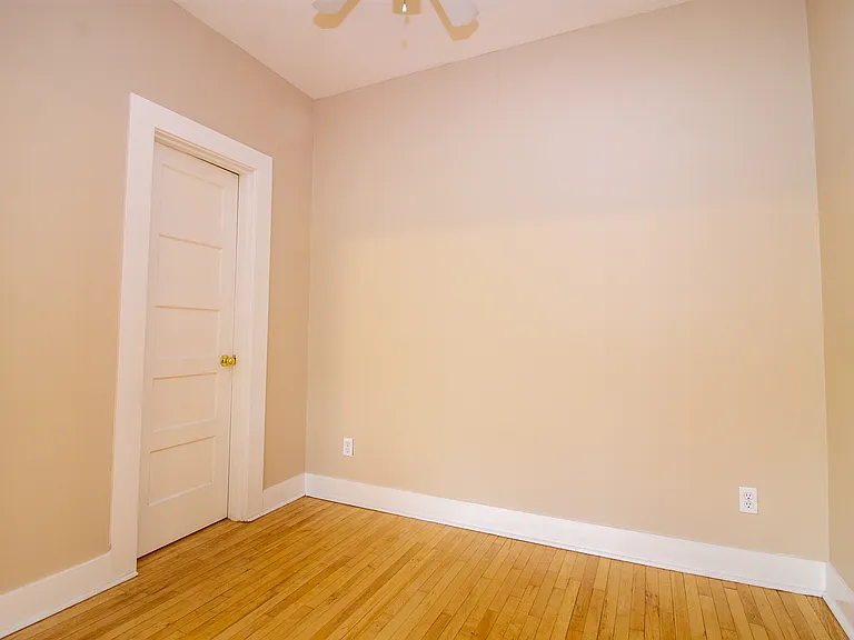 The Topanga Apartments — Photo 23